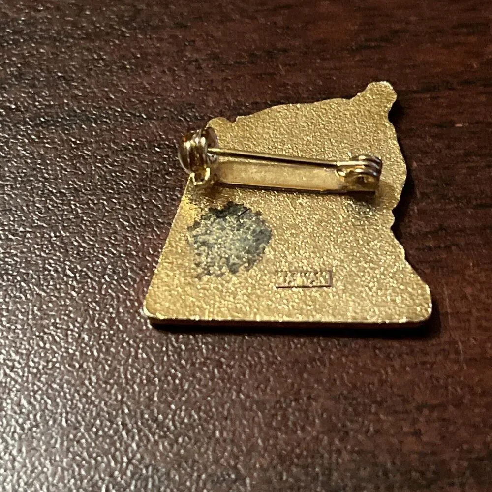 Fortress Mountain Winter Skiing‎ Canada Lapel Hat Pin